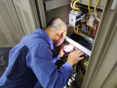 南宁机场修缮动力部助航灯光站更换一批调光柜变压器