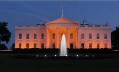 美国华盛顿白宫点亮橙色灯光纪念“全国关注枪支暴力日”