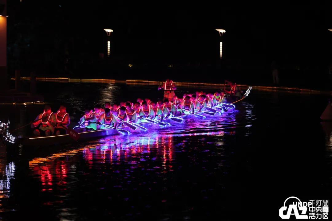 佛山南海区叠滘夜光龙船光电艺术在千灯湖摆下视觉盛宴