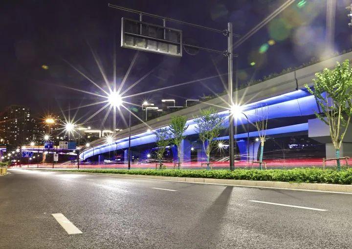 杭州萧山区机场高速沿线完成首次亮灯测试