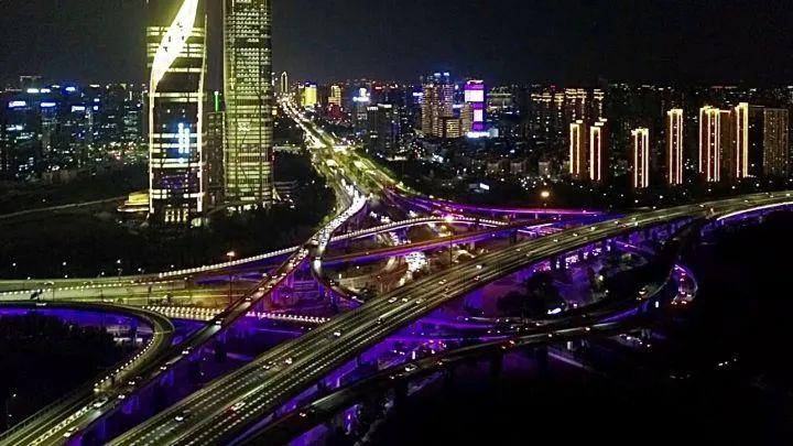 杭州萧山区机场高速沿线完成首次亮灯测试