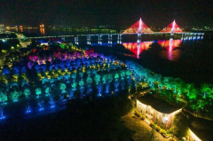 杭州富阳区富阳大桥——江枫路沿江段夜景灯光秀亮相