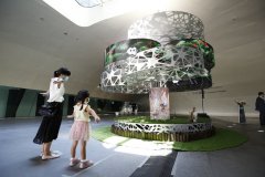 全球首棵MiniLED曲面屏许愿树亮相台湾地区