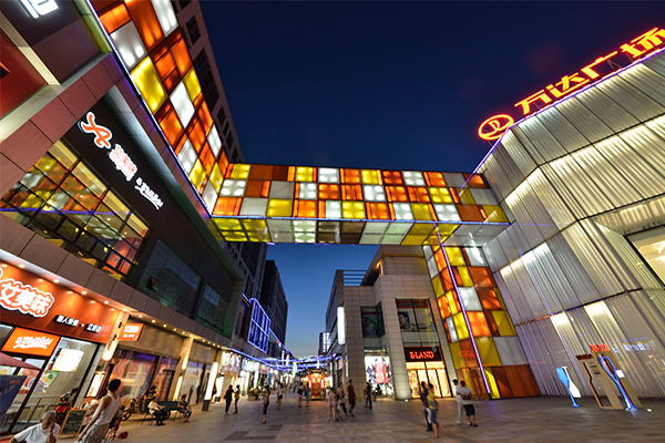 商业街景观照明对市场经济起到推动的作用
