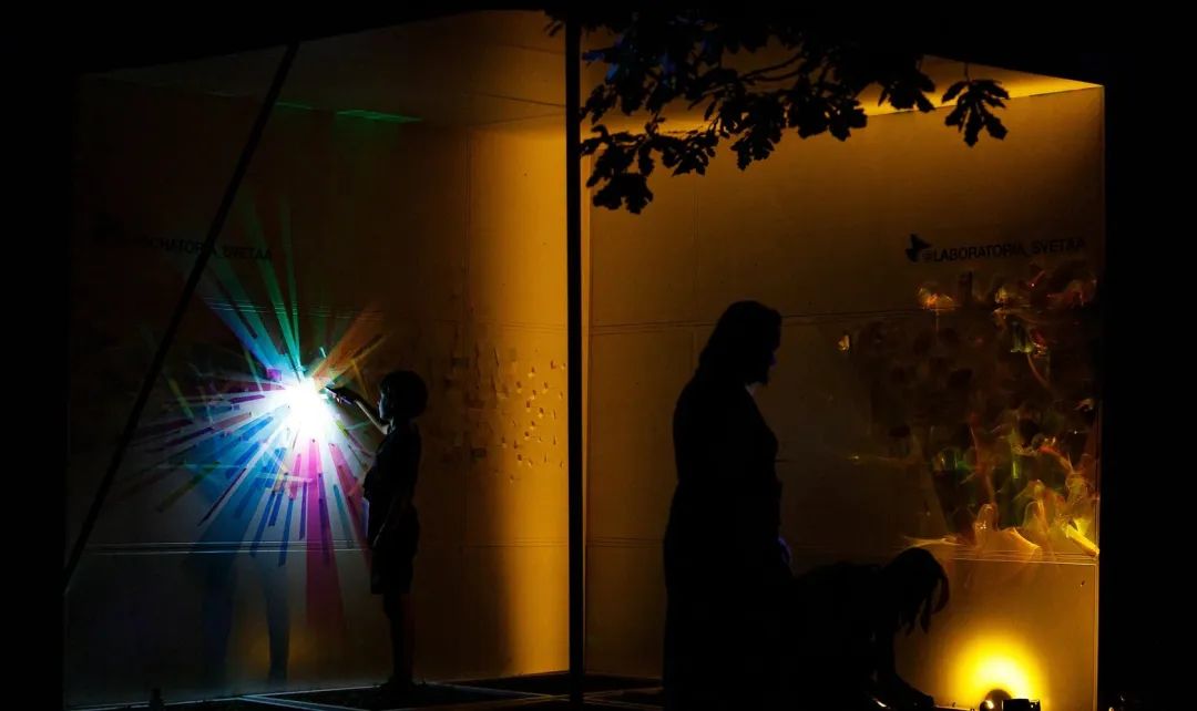 “光之夜”国际灯光艺术节在俄罗斯列宁格勒地区加特契纳宫和公园举行