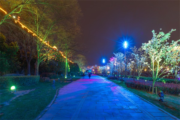 公园景观照明设计创造富有活力的休闲环境