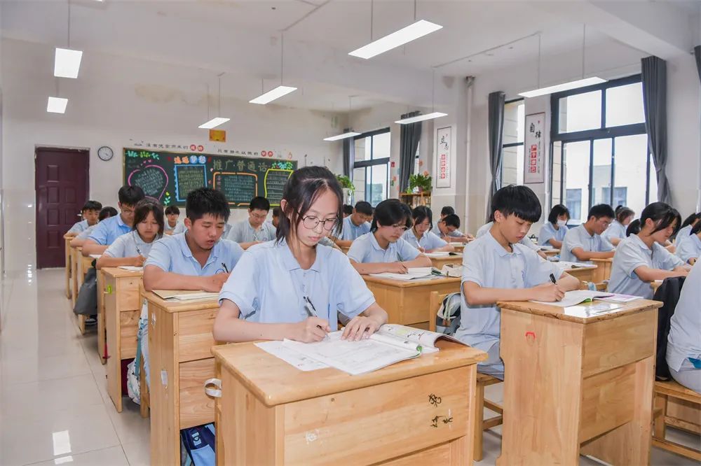 江苏连云港海州区72所学校装上了护眼灯