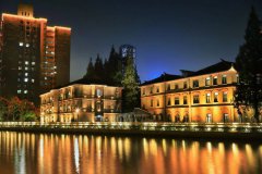 上海苏州河华政段百年老建筑亮灯展迷人夜景