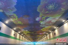 新通车的合肥庐州大道隧道让市民体验三种模式“灯光秀”