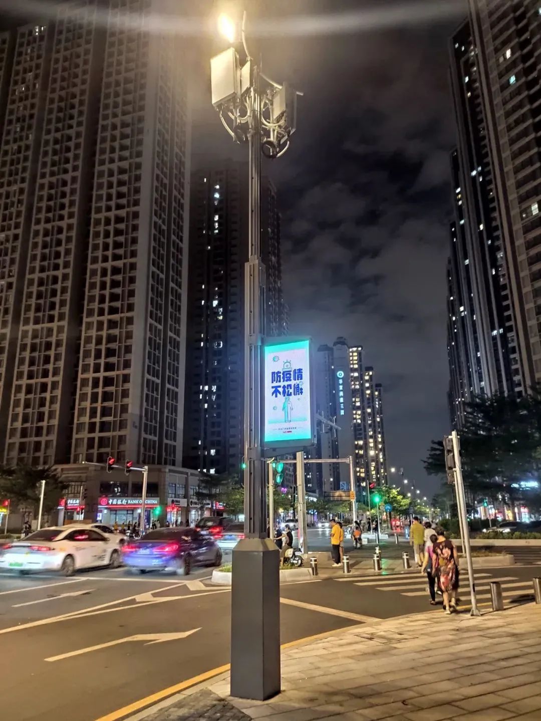 广州广钢新城120根智慧灯杆正式启用