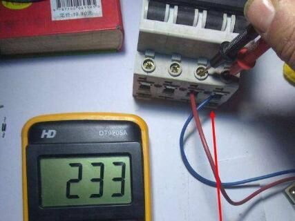 万用表不同量程测量同一电压哪个误差小