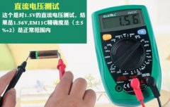 万用表同一量程测量不同电压的误差分析