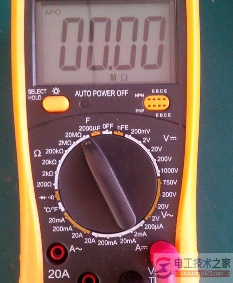 万用表怎么测量电压，万用表测量电压的方法图解