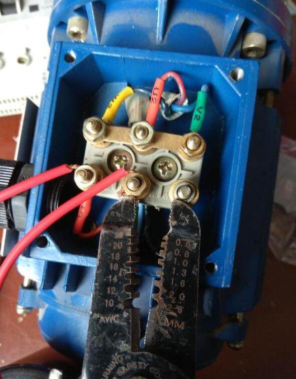 单相电怎么接三相异步电机可以用