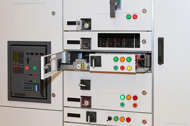 PLC控制器柜有哪些优势？