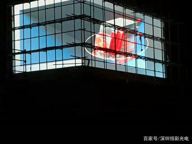 韶关大型酒吧项目100平米室外LED显示屏连夜赶工完成调试