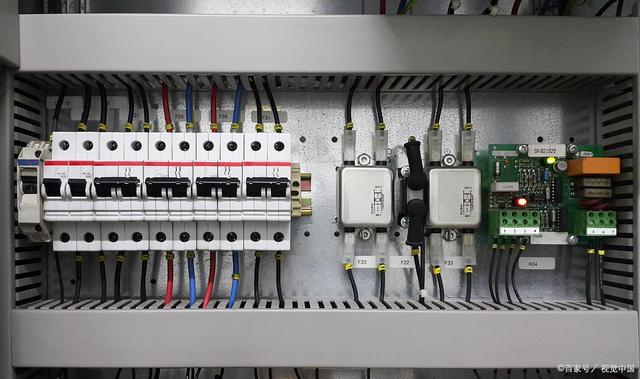 PLC控制柜厂究竟是什么PLC控制柜厂实现智能化控制