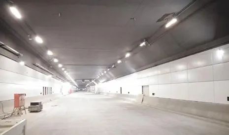 大连湾海底隧道照明系统全线点亮