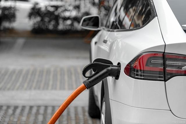 新能源汽车“补能”又有大动作？充换电结合才是王道！