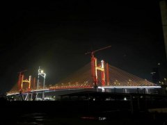 LED灯装饰亮丽的泰国曼谷拉玛九大桥新桥建成