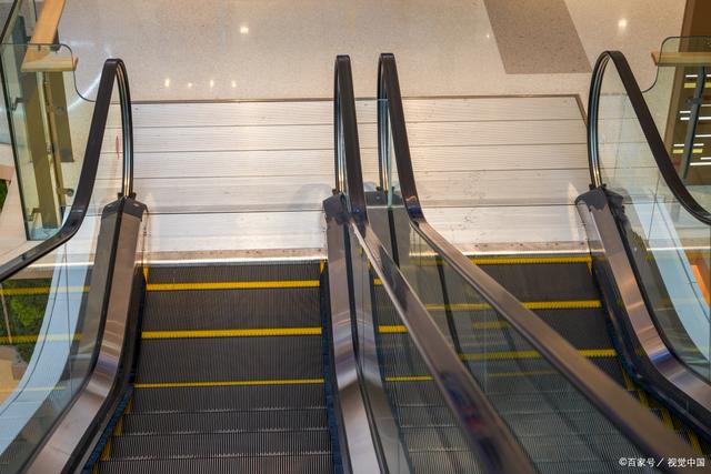 电梯常见的扶梯梳齿板及其作用
