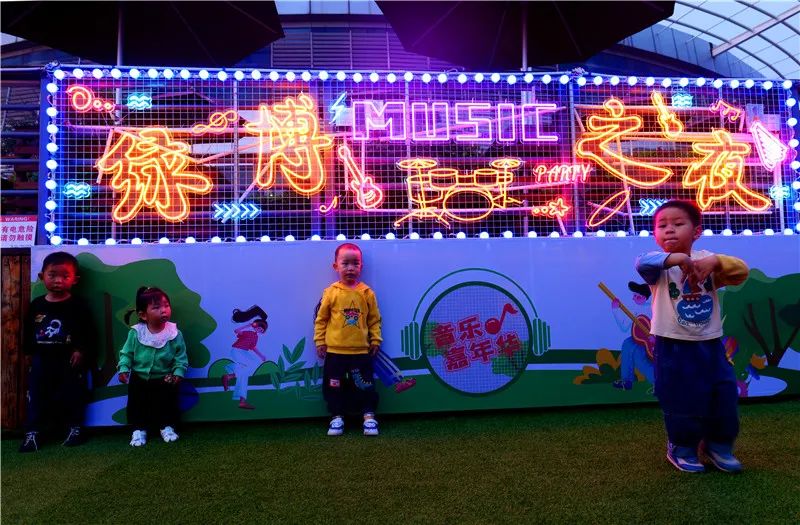 浪漫灯光节打开郑州绿博之夜新“视”界