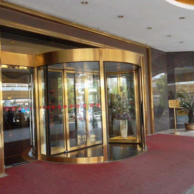 为什么旋转门在酒店行业中如此受欢迎？