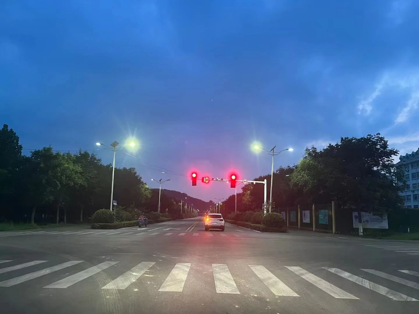 济南平阴县孔村镇实施路灯亮化工程照亮群众出行路