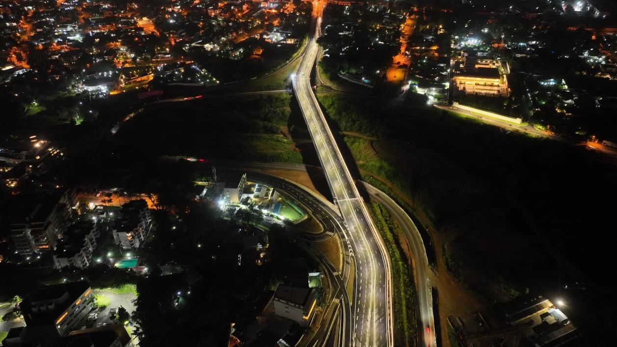 科特迪瓦阿比让科科迪桥完成公共照明和景观照明调试工作