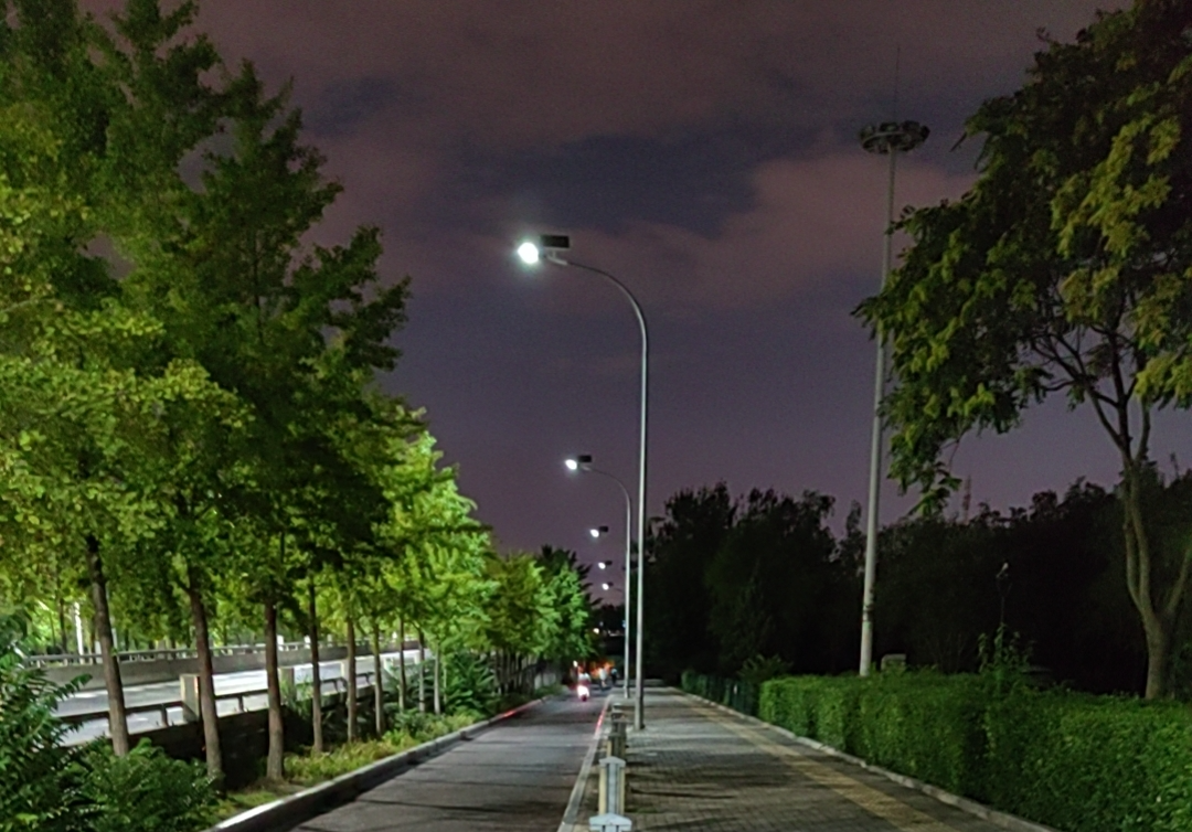 北京经开区四路段路灯改造和提升工程完工亮灯