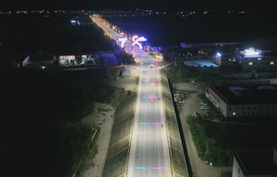 新疆伊犁州特克斯县四师七十八团夜景亮化工程点亮群众“幸福路”