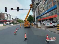 湖南衡阳耒阳市更换90多盏路灯保护居民出行安全