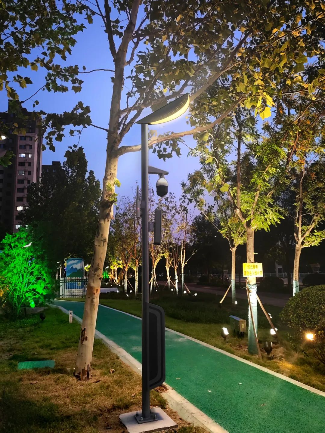 智慧景观庭院灯在城市绿化公园的应用｜三星照明•山东聊城庐山路智慧公园