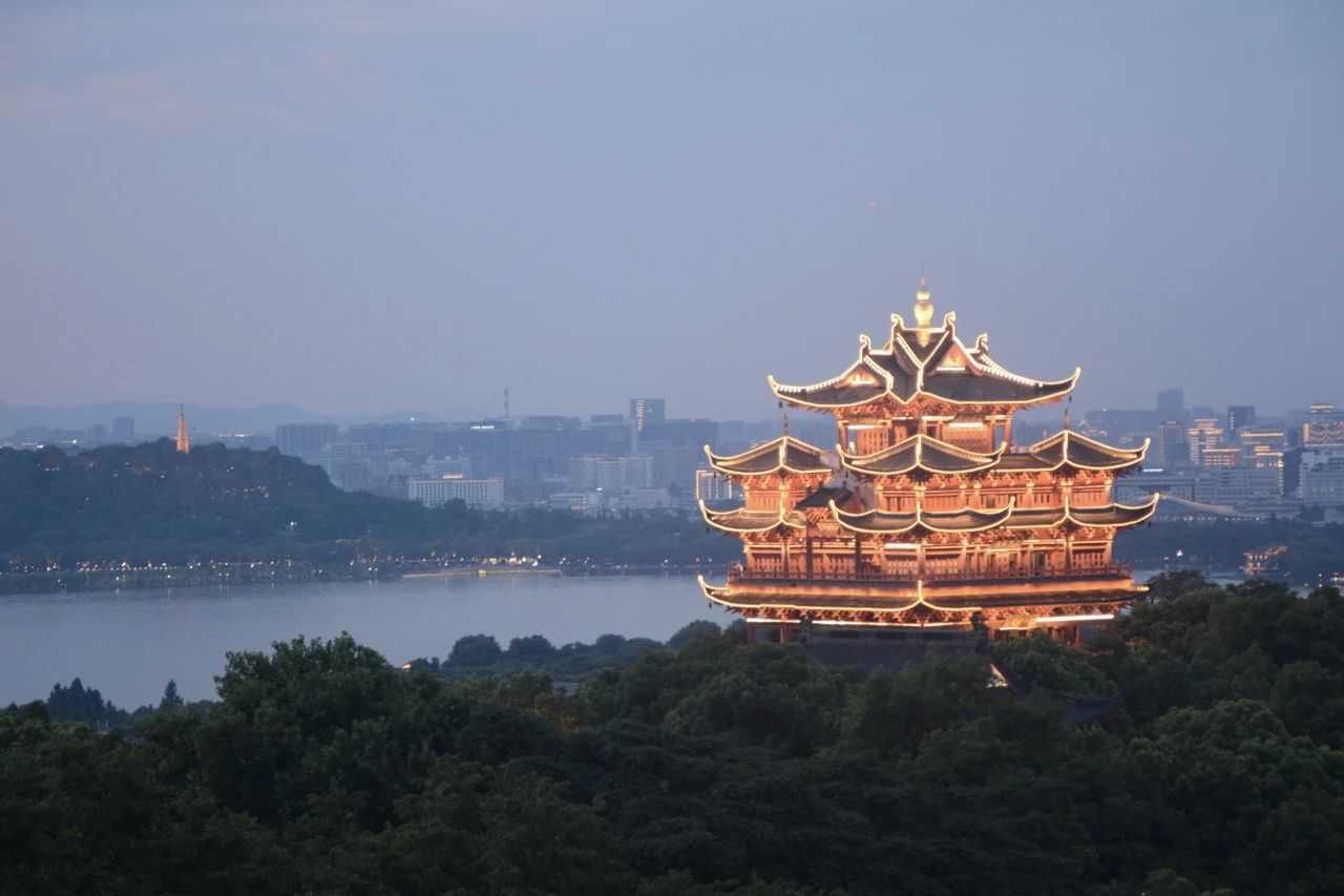精心“梳妆”！杭州西湖夜景灯光提升亮相！