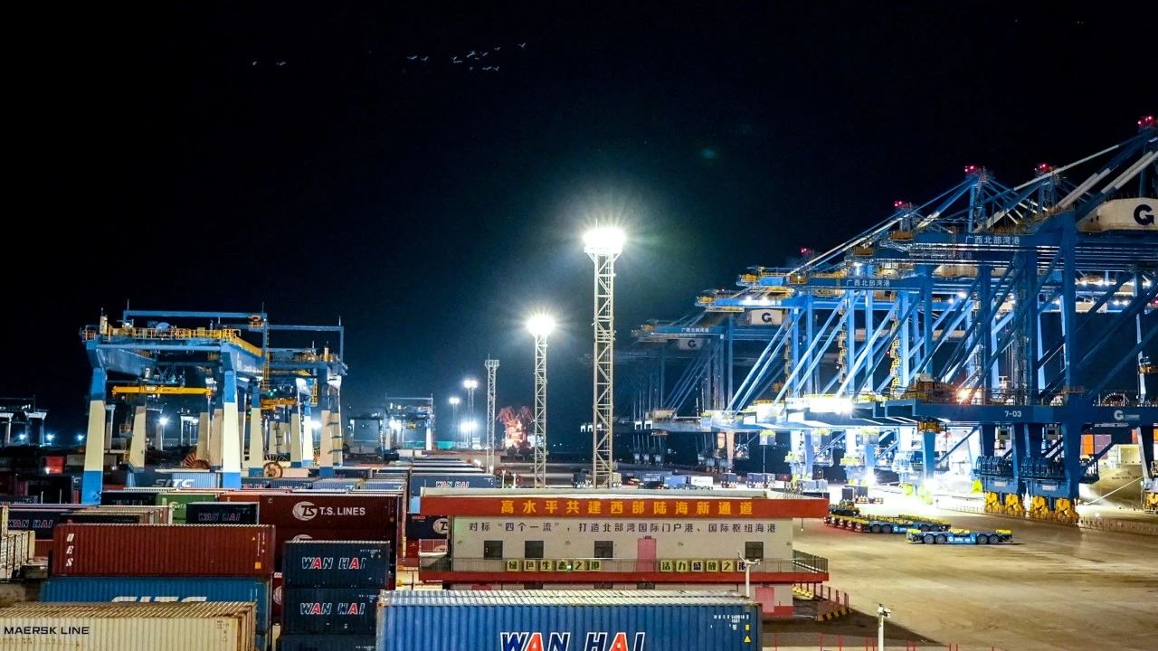 北部湾港广西钦州自动化集装箱码头智慧照明助力低碳港口建设