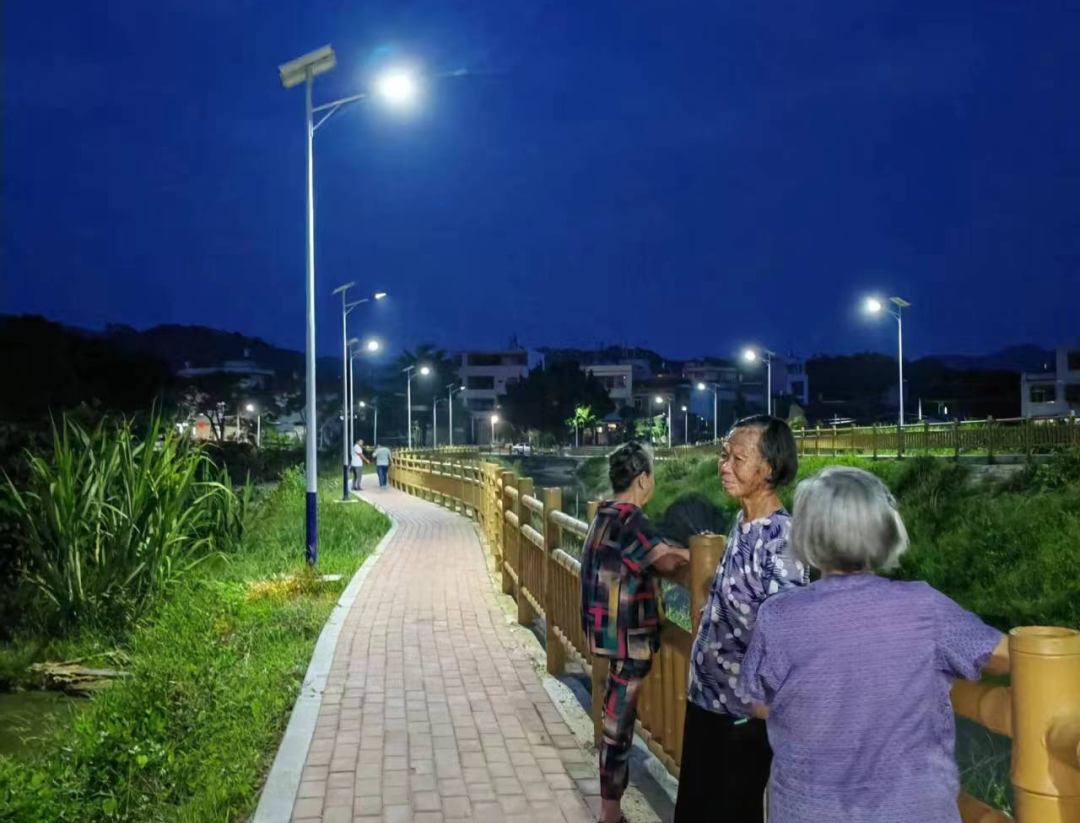 广东潮州饶平县东山镇乡村亮化再添200多盏太阳能路灯