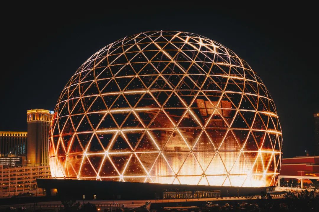 耗资166亿！全球最大的LED球！完工后效果令人惊叹！