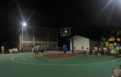 5盏太阳能照明灯点亮广东清远佛冈县石角镇龙塘南田村篮球运动场