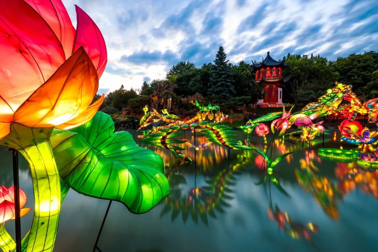 加拿大蒙特利尔植物园举行园林光影秀