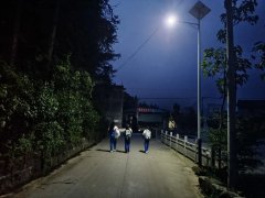 云南楚雄州永仁县中和镇勐蚌社区新装路灯温暖群众心