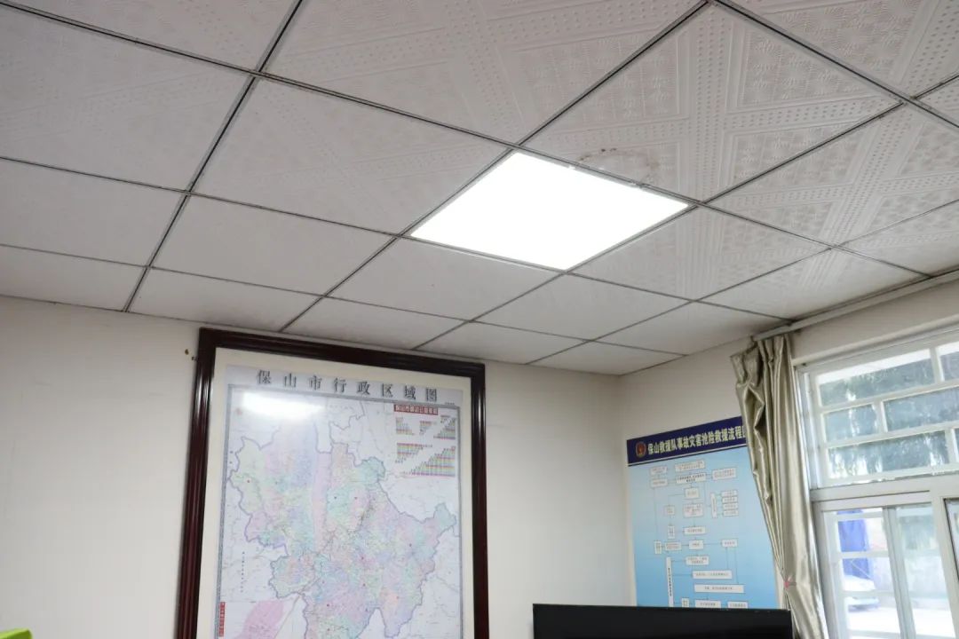 云南保山安全生产应急救援队开展营区室内亮化工程