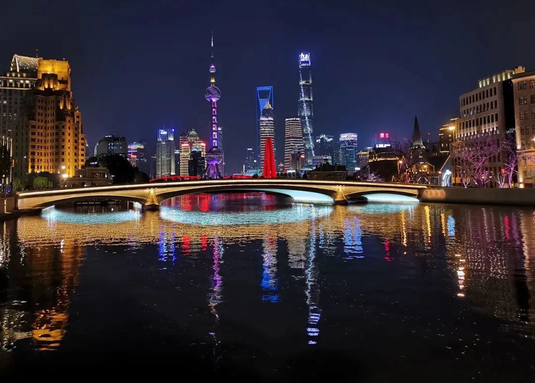 上海苏州河18座桥梁灯光华丽变身