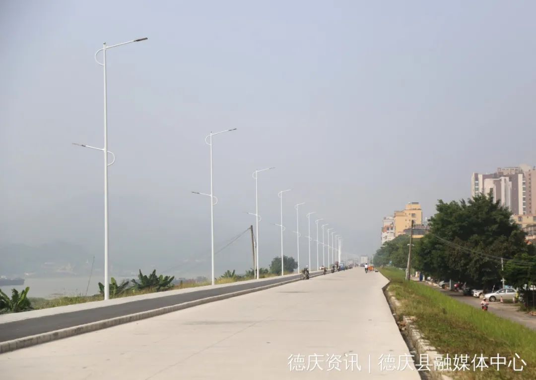 广东肇庆德庆县德城大堤路灯升级改造工程有序推进