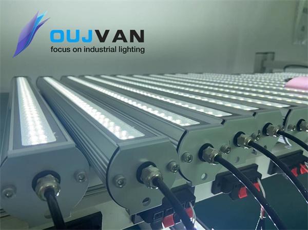 机床工作灯的高效能源利用和亮度调控技术