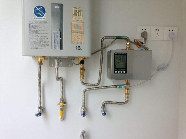 厨房和卫生间共用一个热水器，水管应该怎样安装？