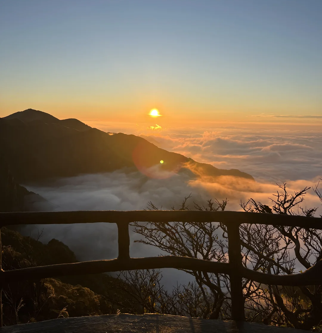 爬山